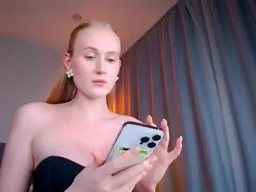 blondiemermaid Image 16