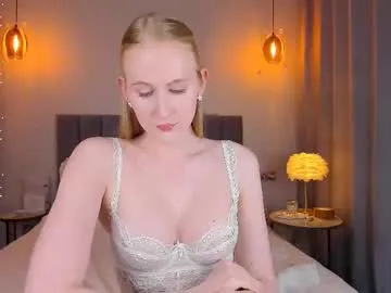 blondiemermaid Image 2