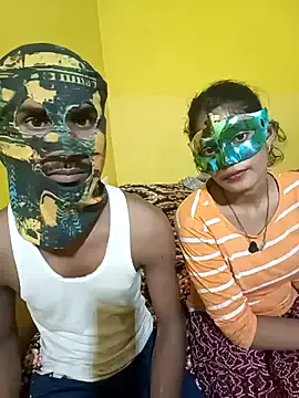 Karisma-sexy-couple Image 12
